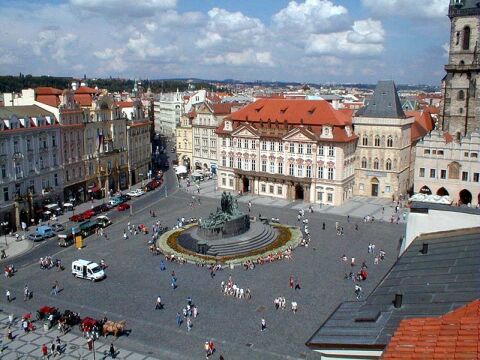 Statue de Jan Hus à Prague, sur la place de la Vieille Ville